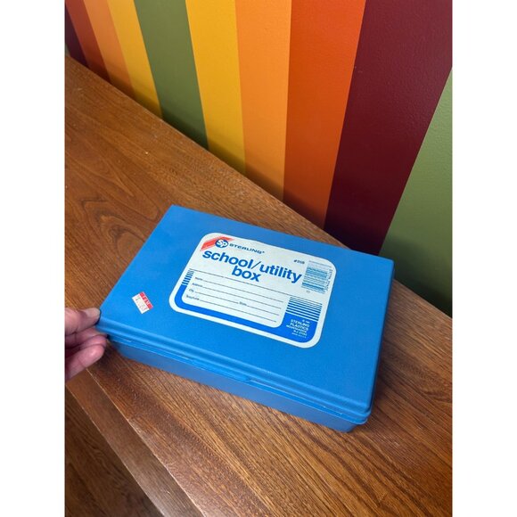 Blue plastic vintage pencil case with pencil crayons and markers mini paint set - Picture 2 of 6